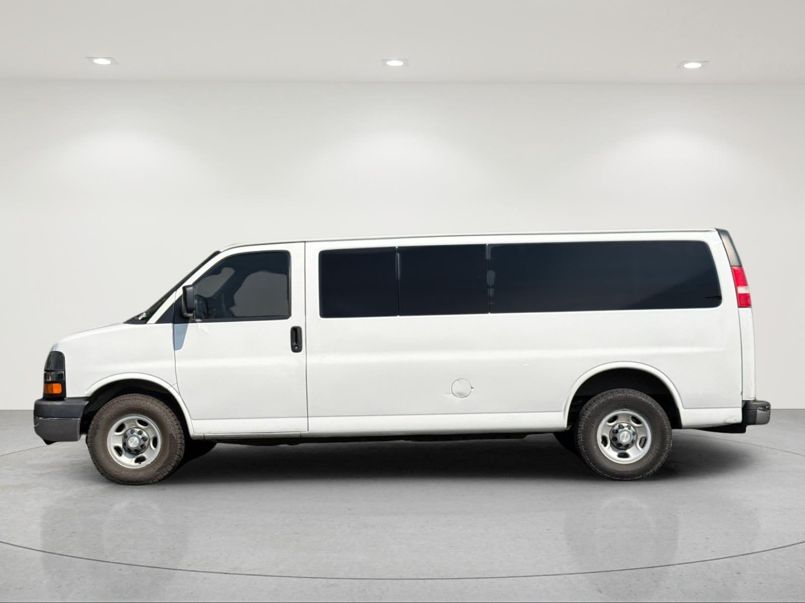 chevrolet express passenger 2016 1GAZGPFG9G1311343 image chevrolet express passenger 2016 1GAZGPFG9G1311343 image